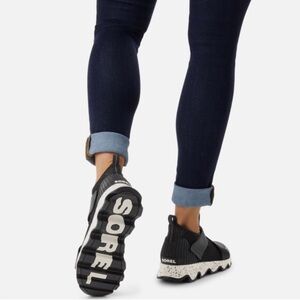 Stylish Women’s SOREL Kinetic Impact Lace Up Athletic Shoes - Size 5.5